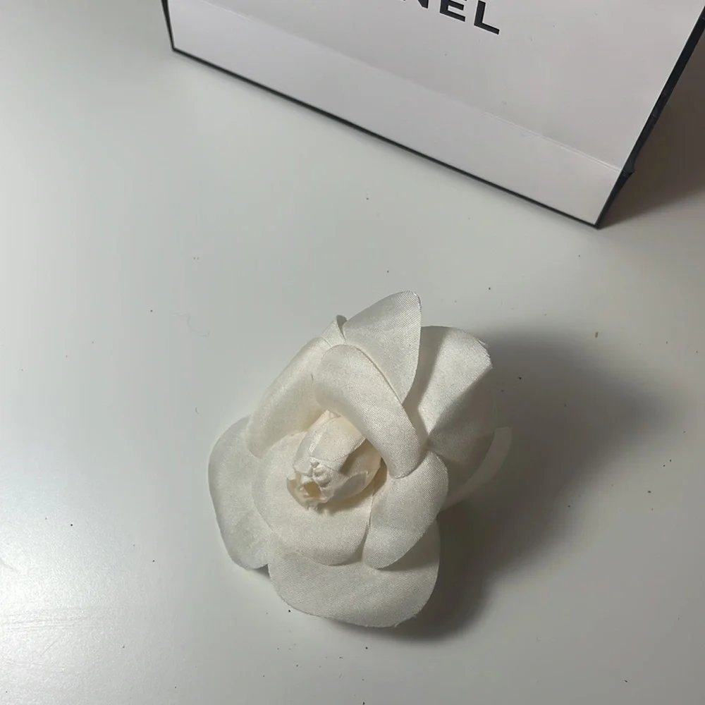 AUTHENTIC Chanel Pin Brooch satin flower - Picture 9 of 11